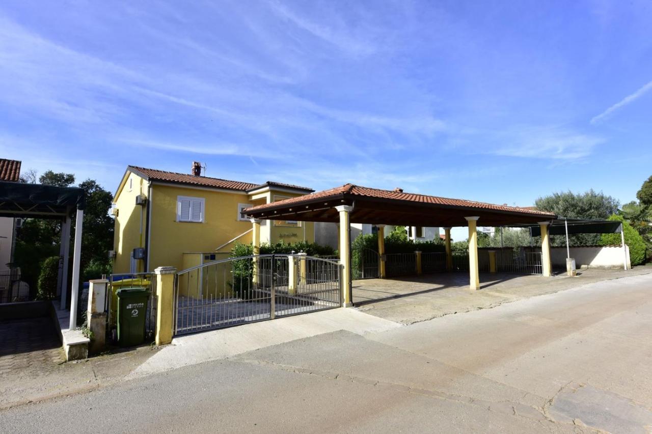 Apartments House Anna For Max 13 Persons In Porec, Pet Friendly Exterior foto