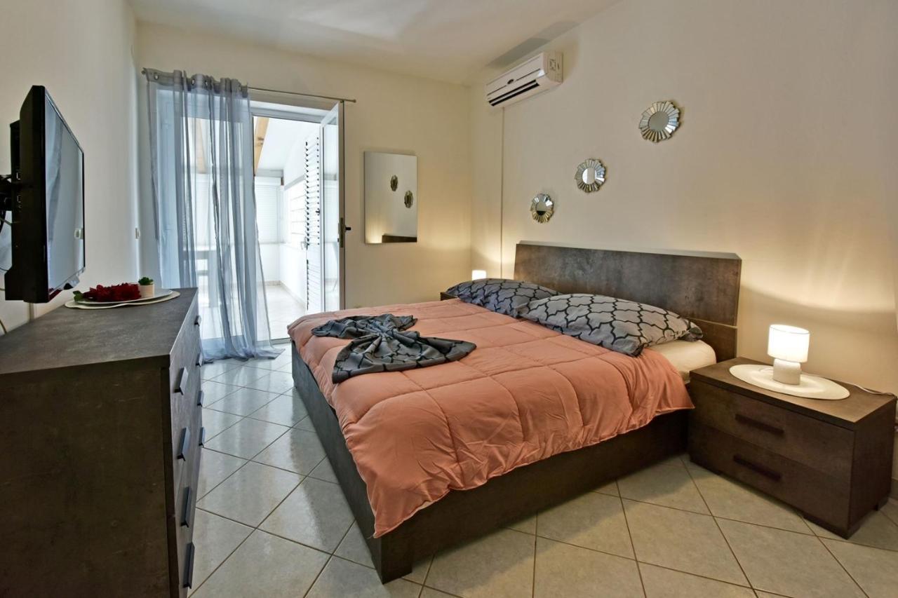 Apartments House Anna For Max 13 Persons In Porec, Pet Friendly Exterior foto