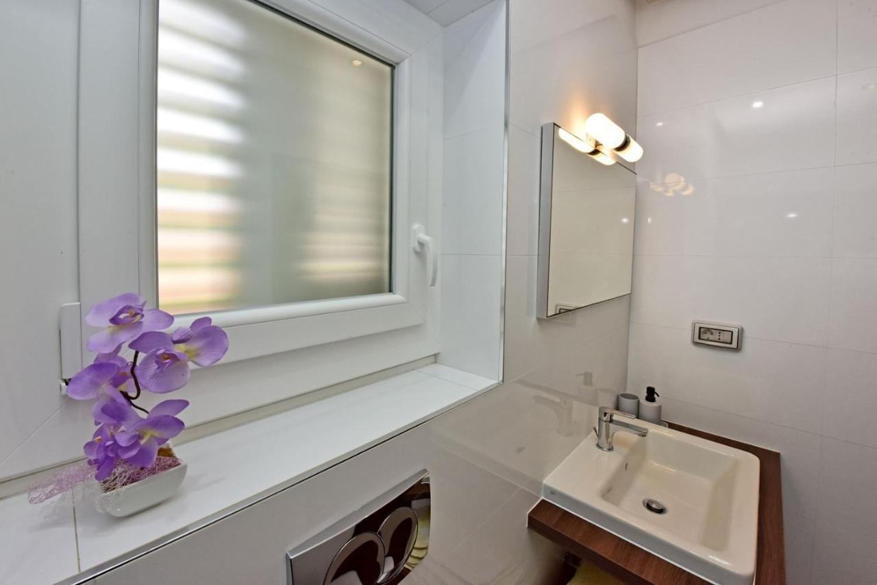 Apartments House Anna For Max 13 Persons In Porec, Pet Friendly Exterior foto