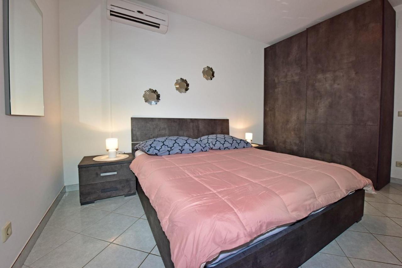 Apartments House Anna For Max 13 Persons In Porec, Pet Friendly Exterior foto