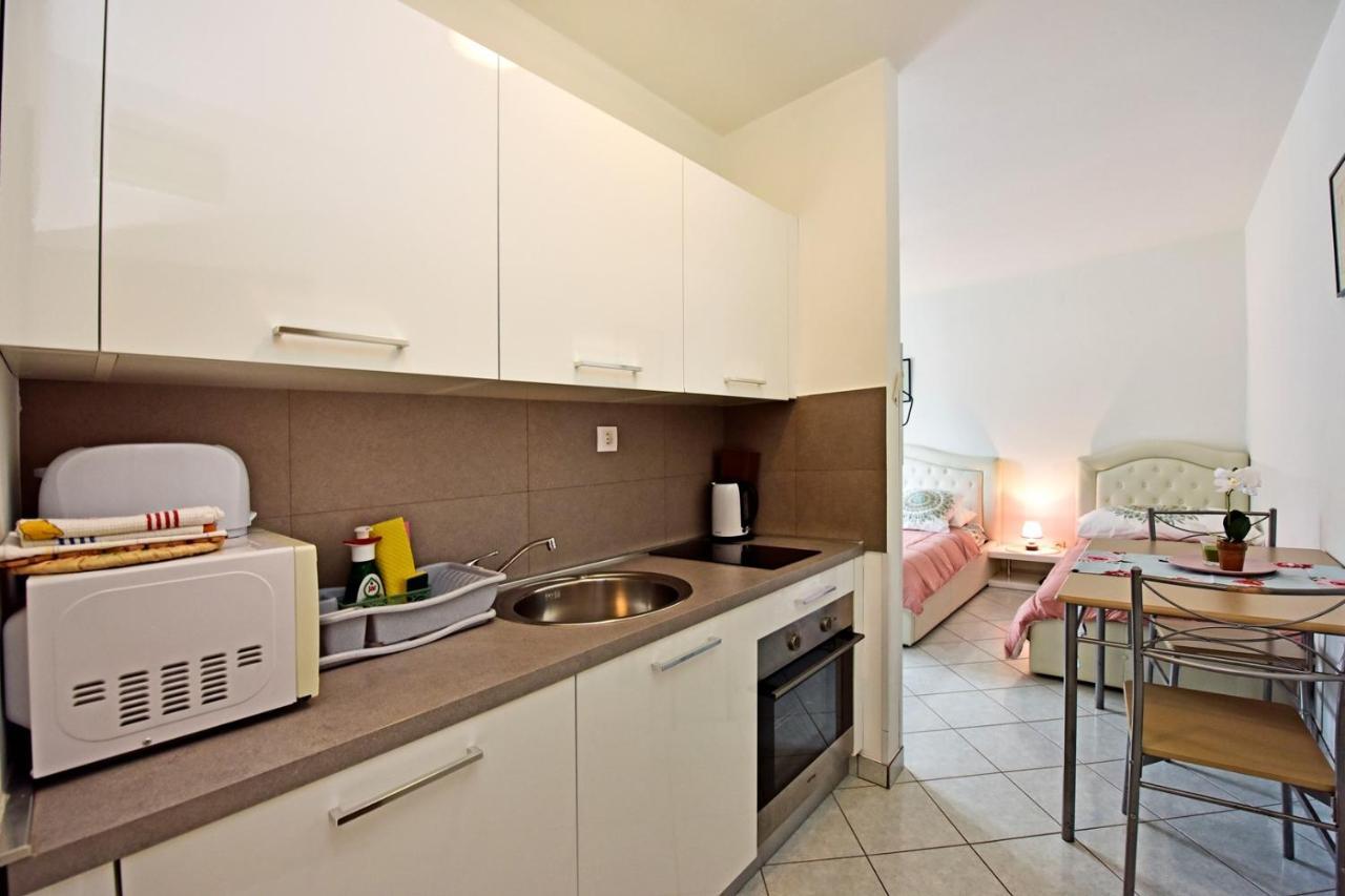 Apartments House Anna For Max 13 Persons In Porec, Pet Friendly Exterior foto
