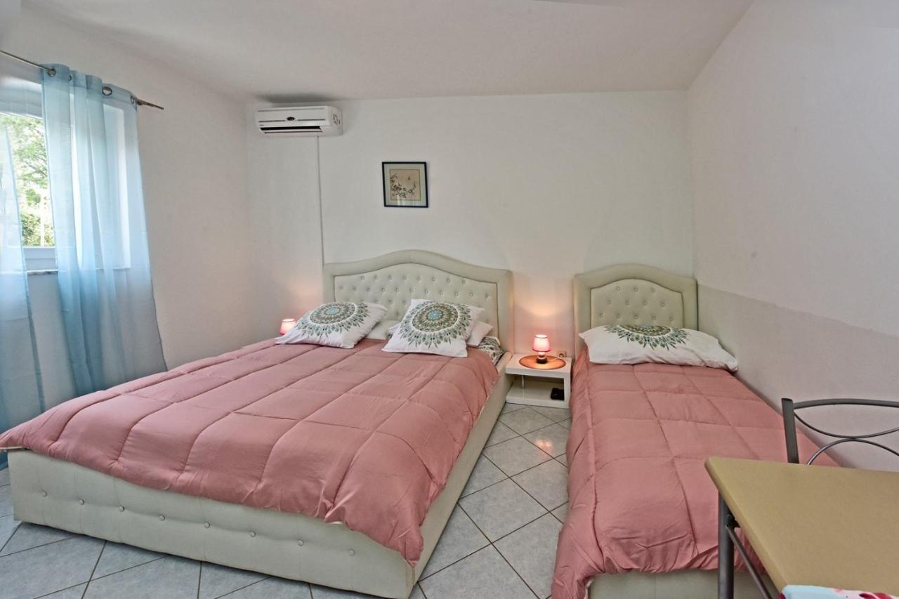 Apartments House Anna For Max 13 Persons In Porec, Pet Friendly Exterior foto