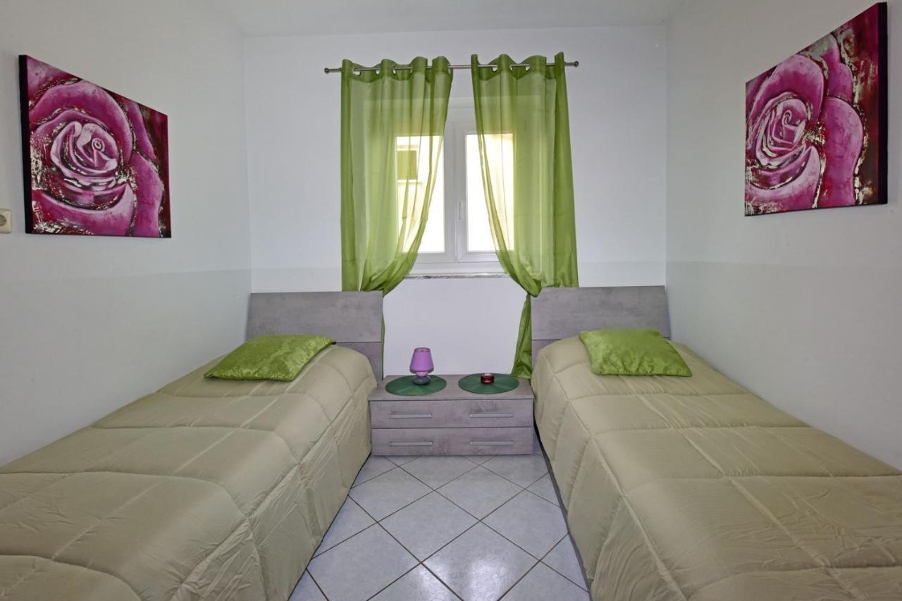 Apartments House Anna For Max 13 Persons In Porec, Pet Friendly Exterior foto