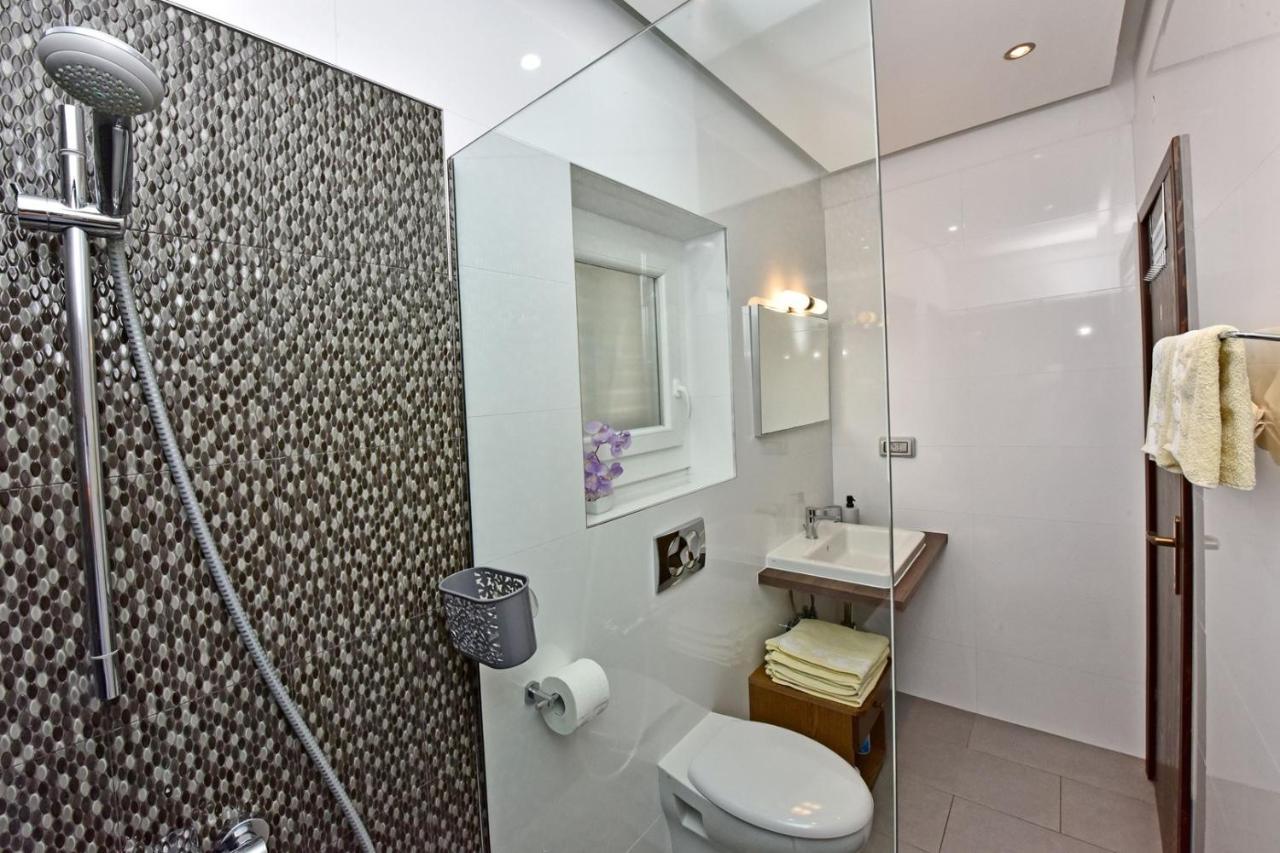 Apartments House Anna For Max 13 Persons In Porec, Pet Friendly Exterior foto