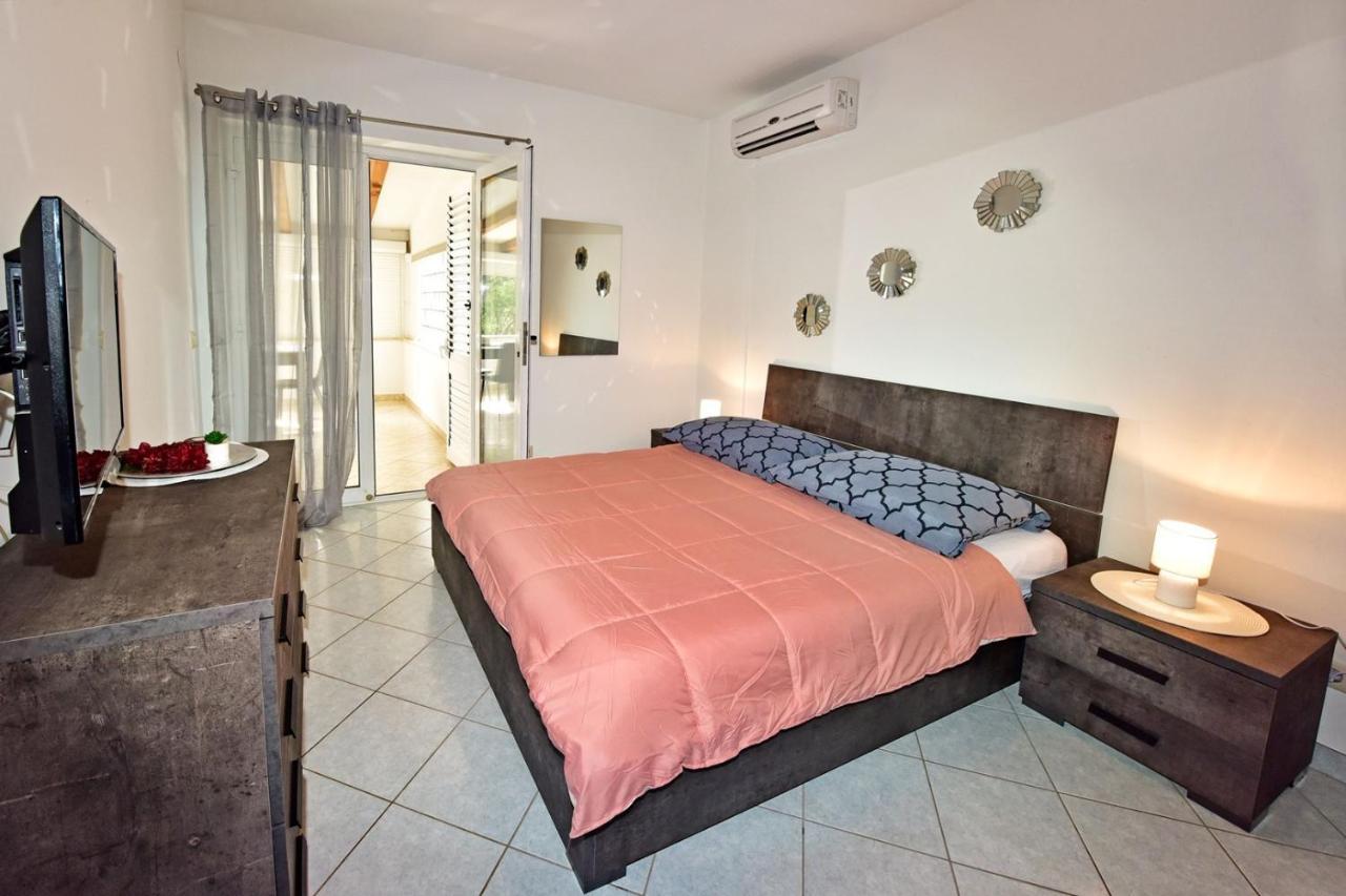 Apartments House Anna For Max 13 Persons In Porec, Pet Friendly Exterior foto
